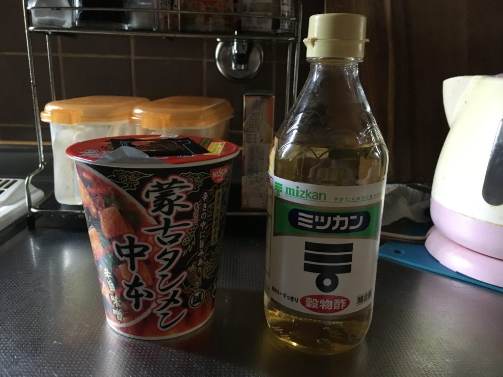 セブンイレブンの蒙古タンメン中本にお酢を入れて食べた結果を 真面目に食レポする 血と汗と涙の結晶